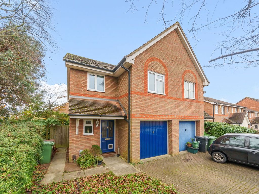 3 bed semidetached house for sale in Farriers Road, Epsom KT17, £