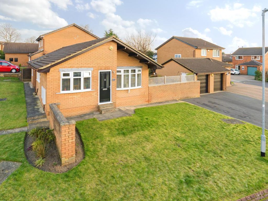 3 bed detached bungalow for sale in Haven Chase, Cookridge LS16, £425,000 Zoopla