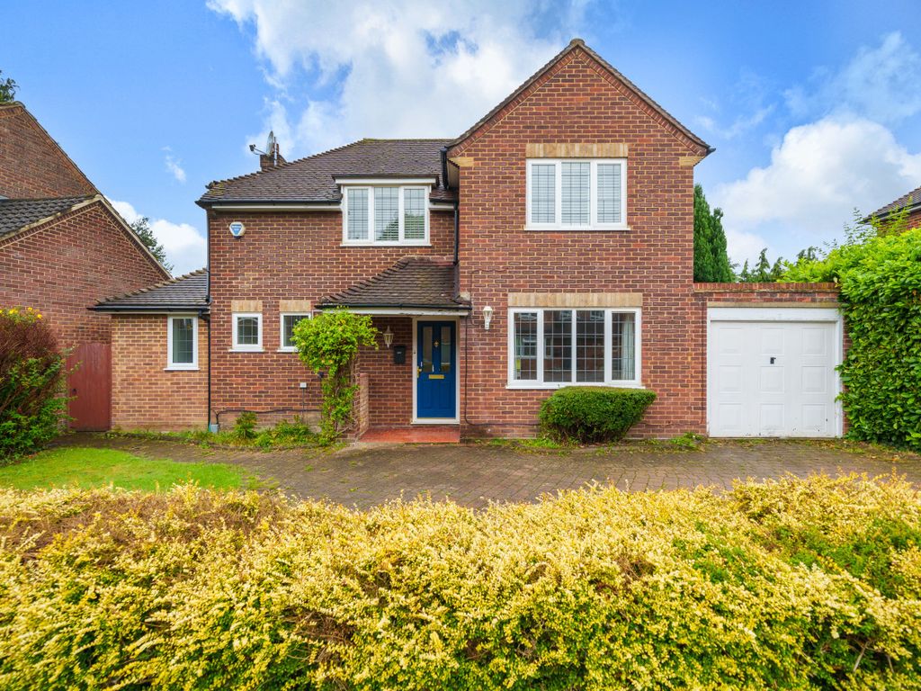 5 bed detached house for sale in Horsell, Surrey GU21, £1,100,000 Zoopla