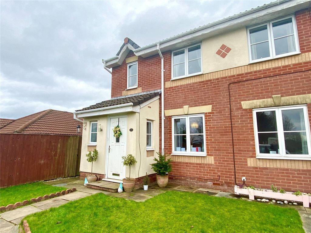4 bed semidetached house for sale in Regency Gardens, Hyde, Greater