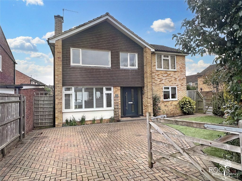 4 bed detached house for sale in Ashbourne Way, Thatcham, Berkshire