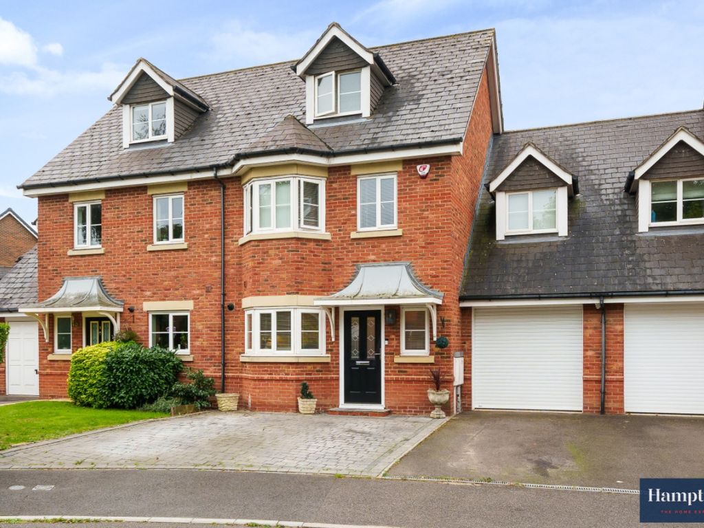 4 bed semidetached house to rent in Horton Crescent, Epsom KT19, £