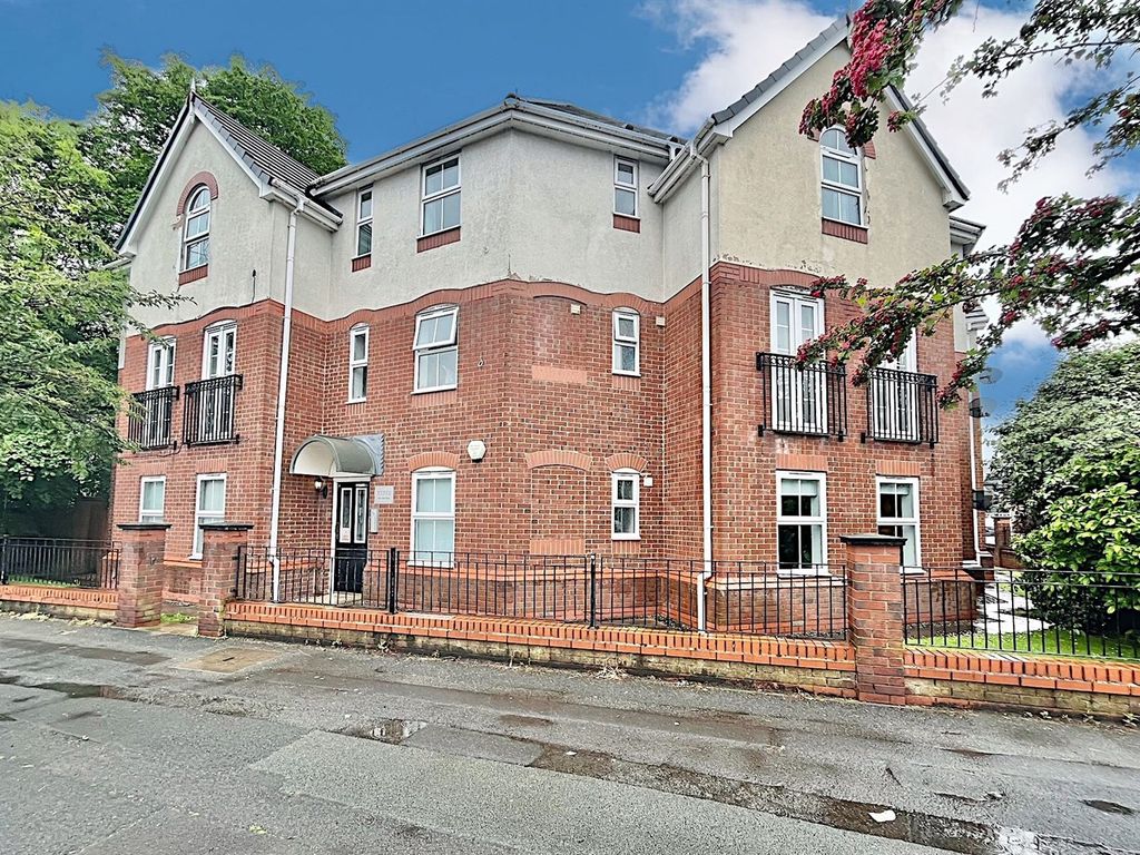 2 bed flat for sale in Parrs Wood Road, Didsbury, Manchester M20, £