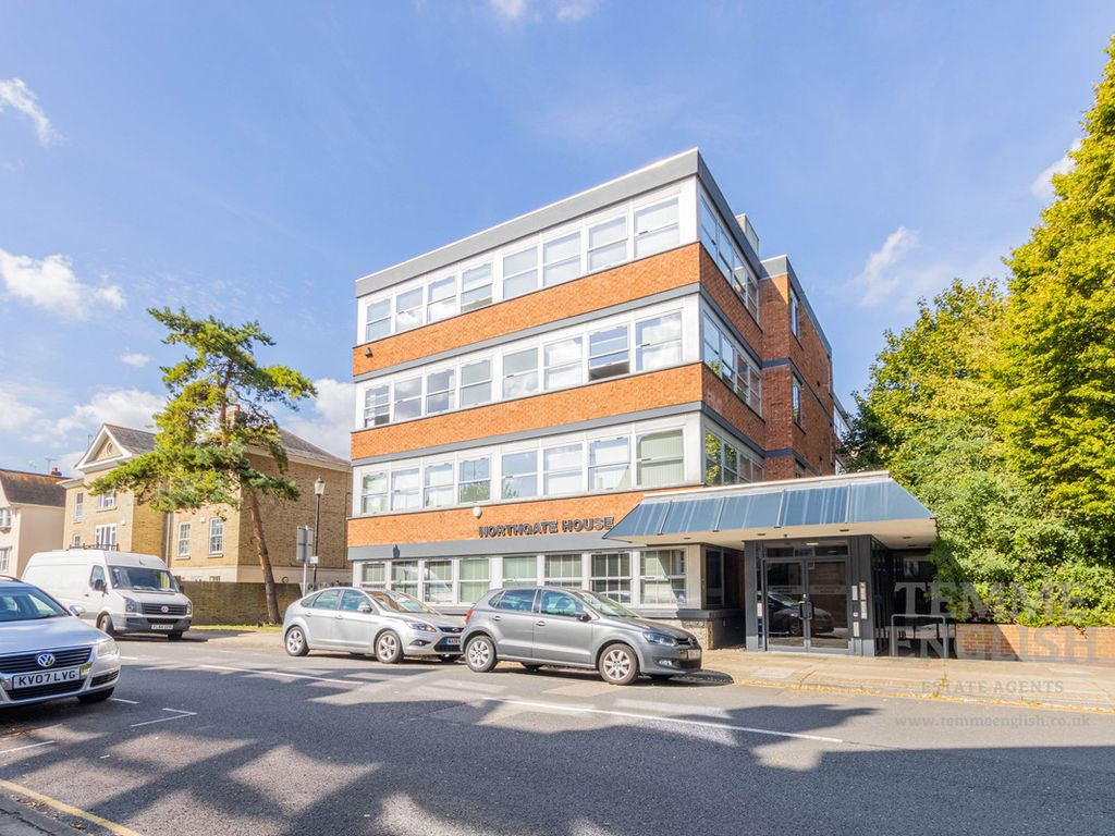2 bed flat for sale in St. Peters Street, Colchester CO1, £220,000 Zoopla