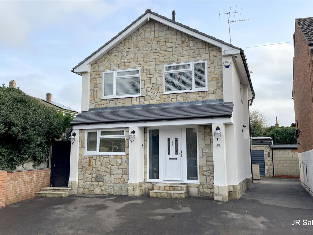 4 bed detached house for sale in Rainer Close, Cheshunt, Waltham Cross