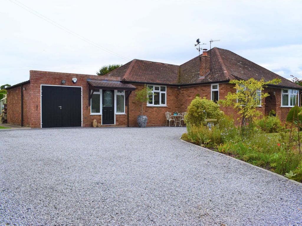 2 bed detached bungalow to rent in Stocks Lane, Leigh Sinton, Malvern