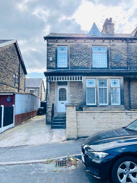 6 bed semidetached house for sale in Ambleside Avenue, Bradford BD9