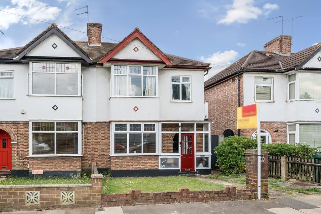 3 bed semidetached house for sale in Devonshire Cresent, Mill Hill NW7