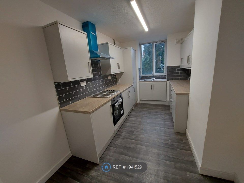 2 bed to rent in Singleton Court, Prestwich, Manchester M25
