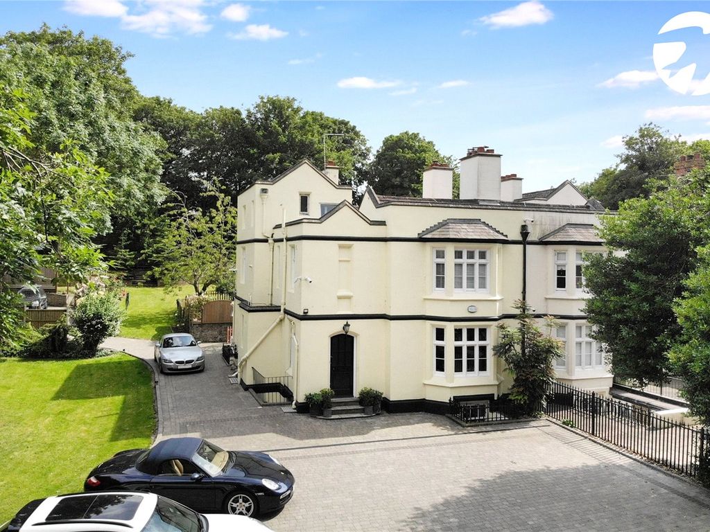 5 bed semidetached house for sale in Ingress Park, Greenhithe, Kent