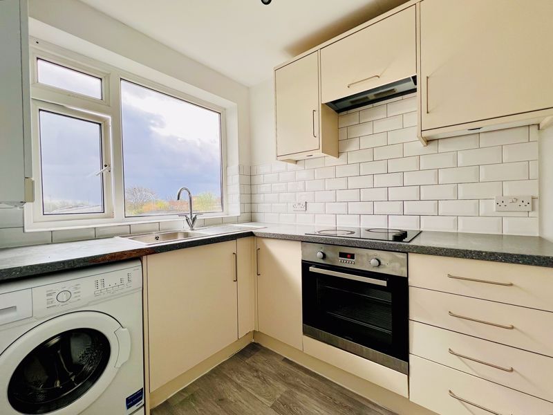 2 bed flat to rent in Eastern Avenue, Ilford IG2 Zoopla