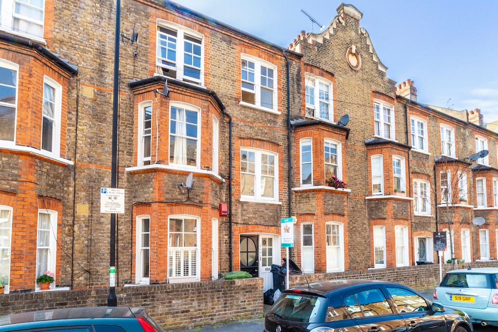 Room to rent in Cato Road, Clapham, London SW4, £950 pcm Zoopla