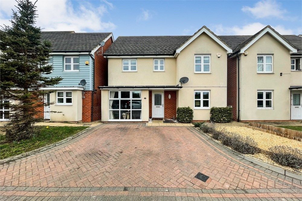 4 bed detached house to rent in Ashmount Crescent, Slough, Cippenham