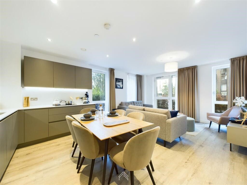 3 bed flat to rent in Edge Hill, Wimbledon, London SW19, £3,400 pcm