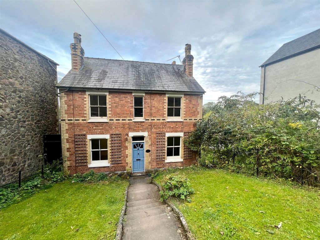 5 bed detached house for sale in Montpelier Road, Malvern WR14, £385,000 Zoopla