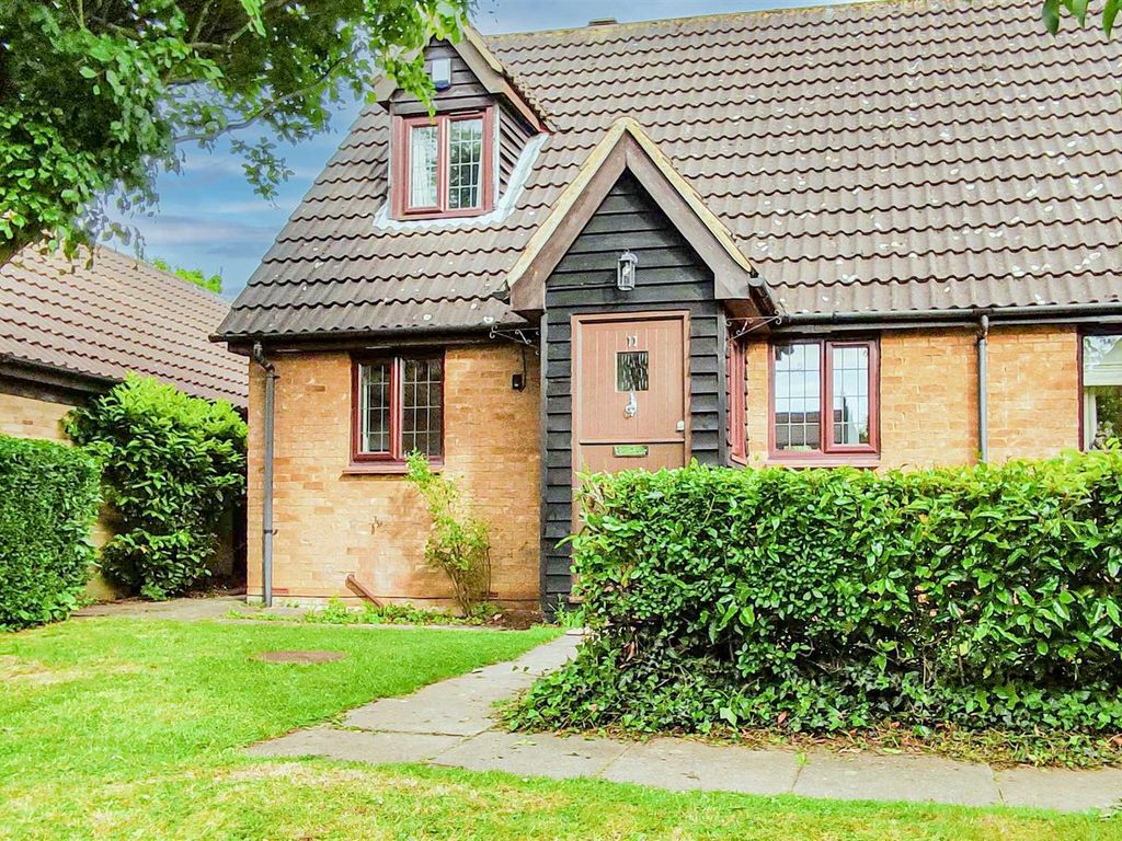 2 bed semidetached house to rent in Caesars Close, Bancroft, Milton