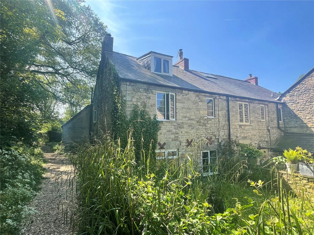 3 bed end terrace house for sale in Inchbrook, Stroud, Gloucestershire