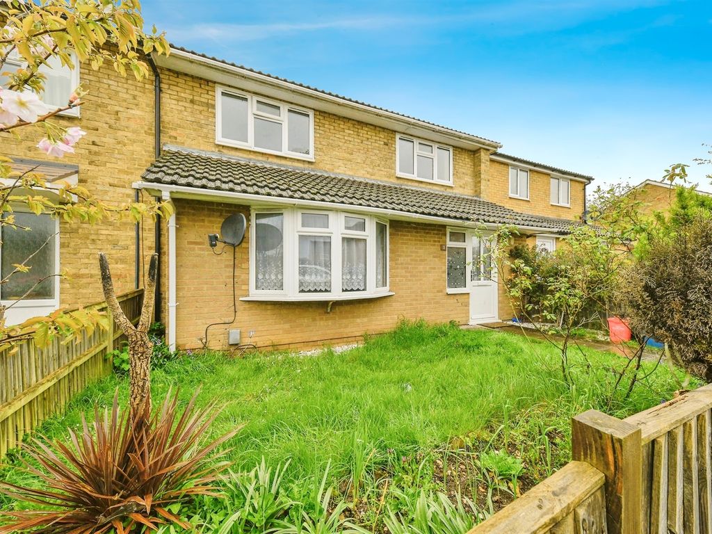 3 bed end terrace house for sale in The Oundle, Stevenage SG2, £325,000