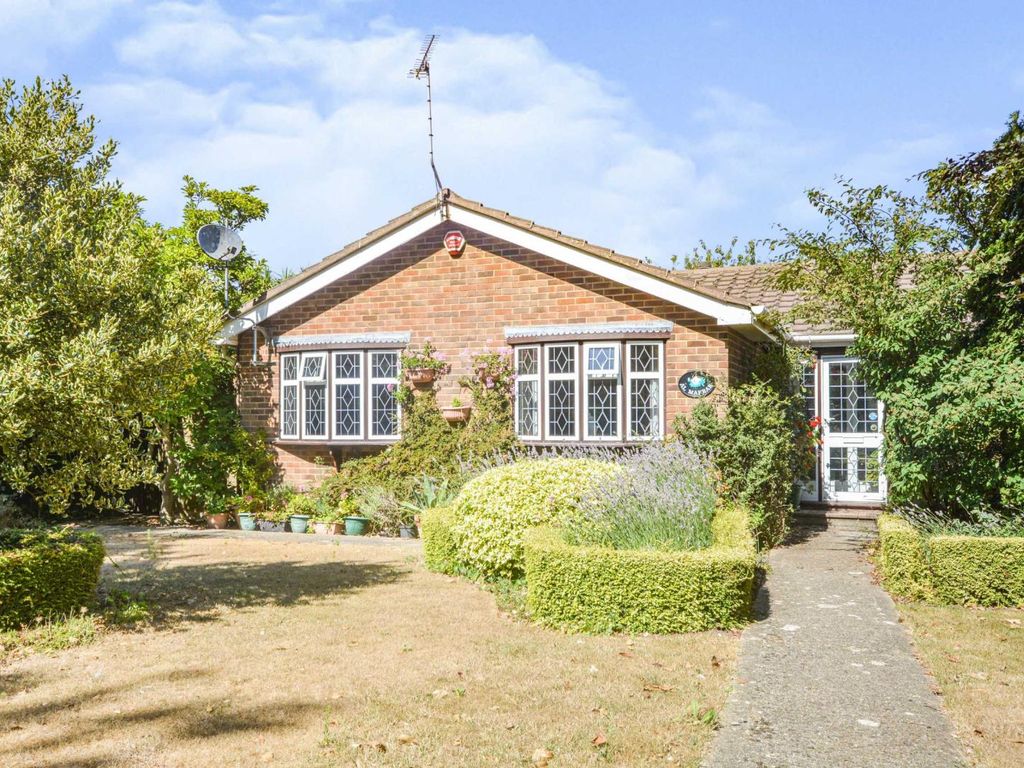 3 bed detached bungalow for sale in Hill Road, Broadstairs, Kent