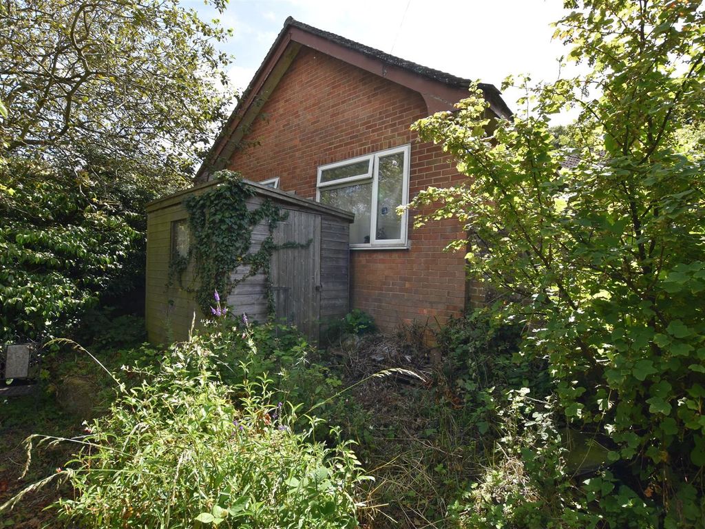 3 bed detached bungalow for sale in Holt Road, Cromer NR27, £250,000