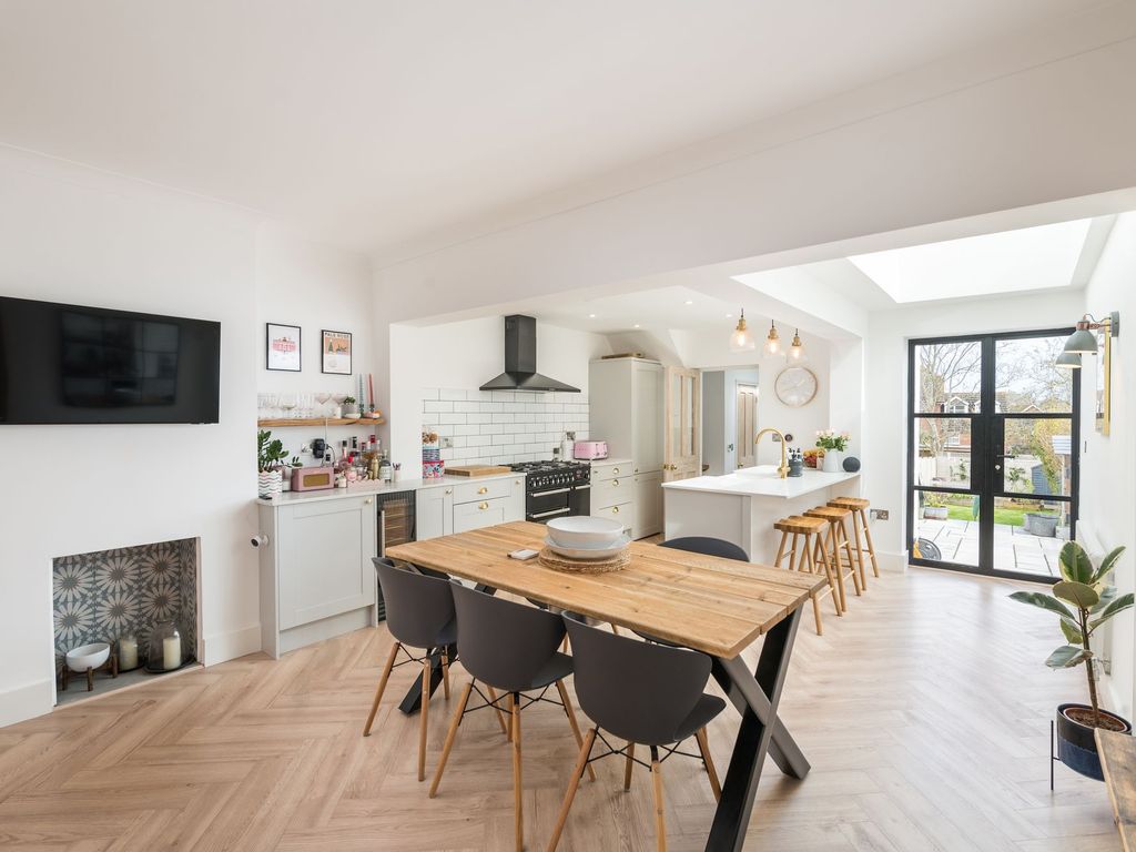 3 bed semidetached house for sale in Earlsbrook Road, Redhill RH1 Zoopla