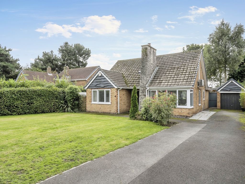 3 bed detached bungalow for sale in Ingham Road, Bawtry, Doncaster DN10
