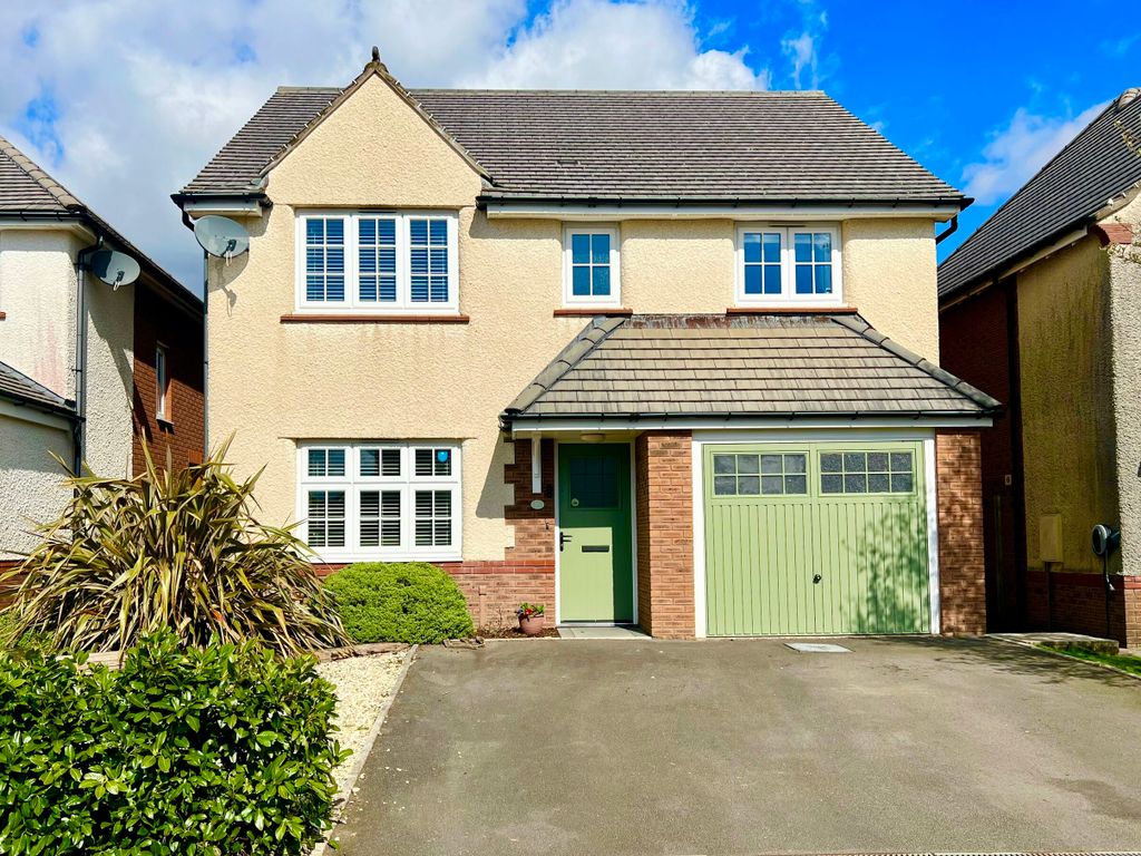 4 bed detached house for sale in 12 River Avenue, Trelewis, Treharris