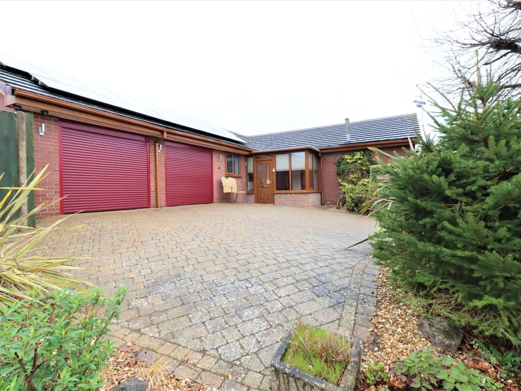 3 bed detached bungalow for sale in Troon Way, Telford TF7 Zoopla