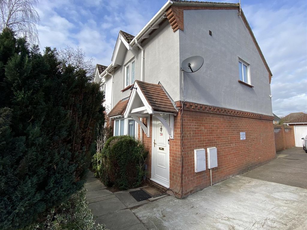 3 bed semidetached house for sale in Cheyne Court, Wickford SS12 Zoopla