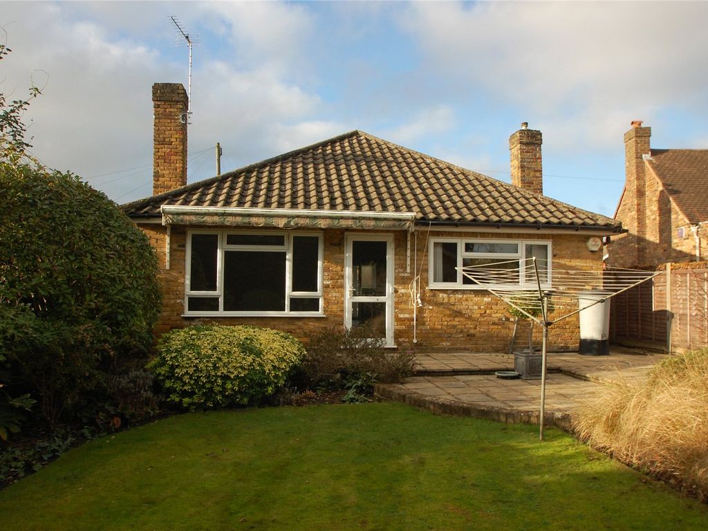 2 bed bungalow for sale in Kings Close, Chalfont St. Giles