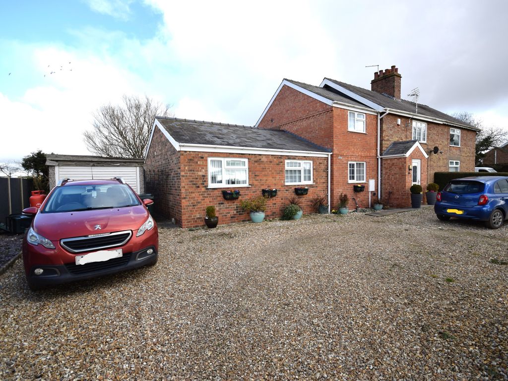 5 bed semidetached house for sale in Low Road, Wainfleet All Saints