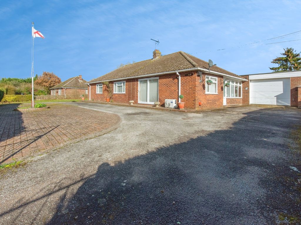 4 bed bungalow for sale in Folly Road, Mildenhall, Bury St. Edmunds