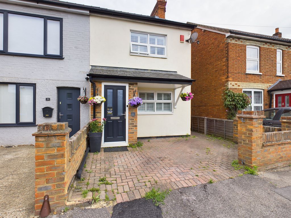 Mead Lane, Chertsey, Surrey KT16