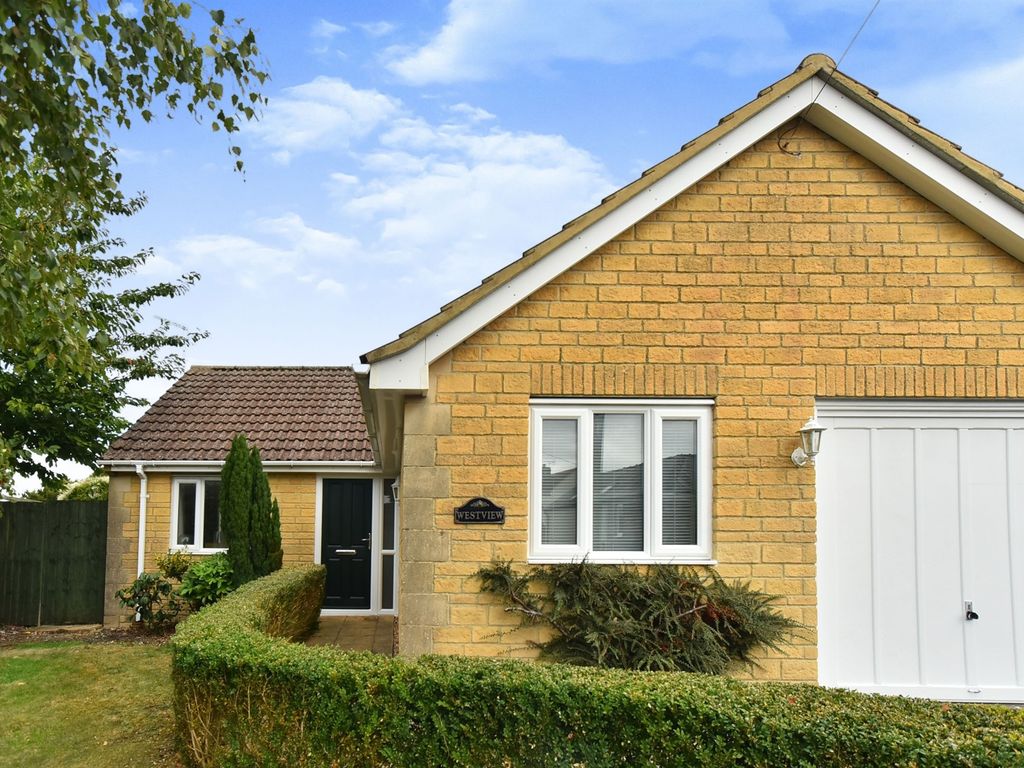 2 bed detached bungalow for sale in Bradenstoke, Chippenham SN15 Zoopla