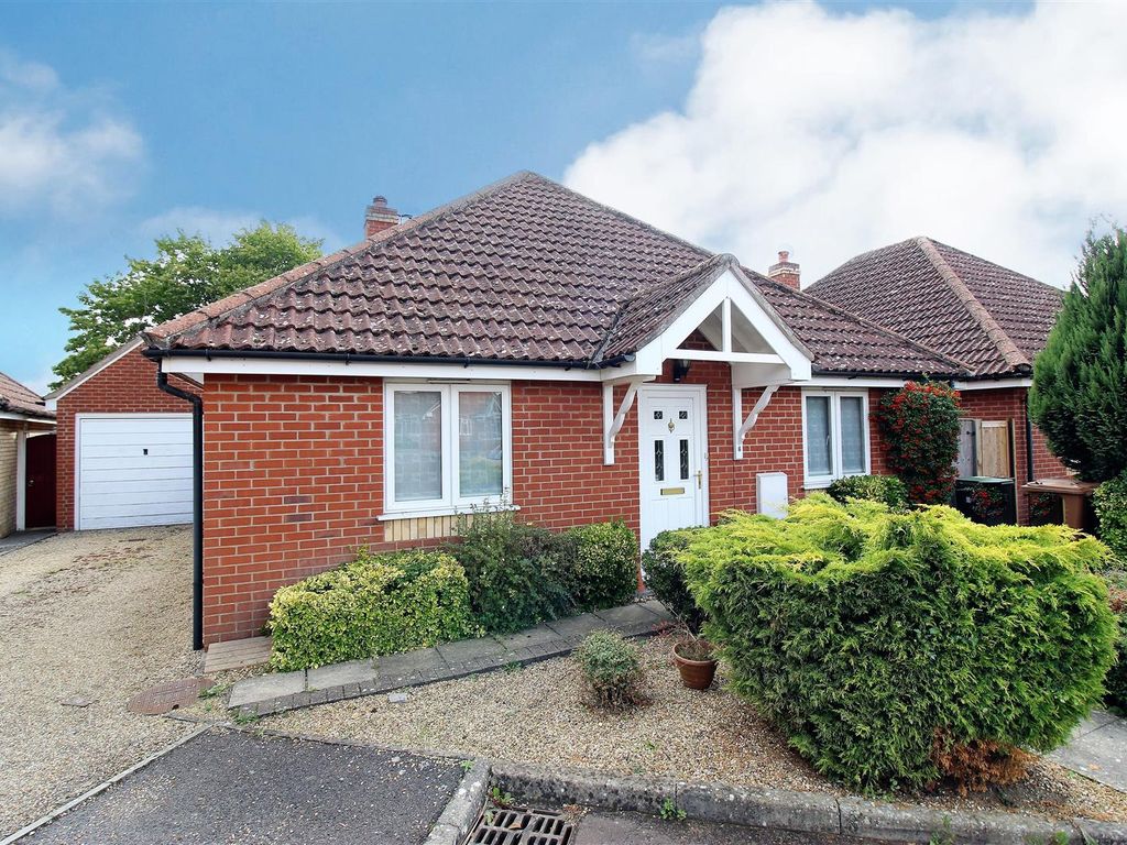 3 bed detached bungalow for sale in Lime Tree Close, Needham Market