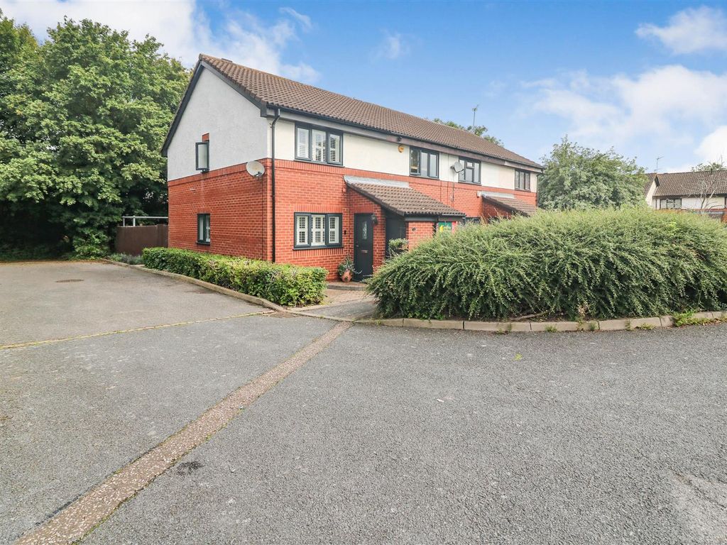 2 bed end terrace house for sale in Savoy Wood, Harlow CM19, £325,000