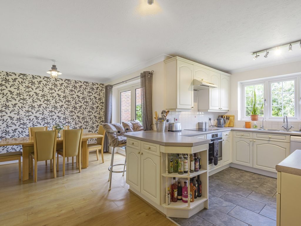 4 bed detached house for sale in Magpie Hall Lane, Bromley BR2 Zoopla