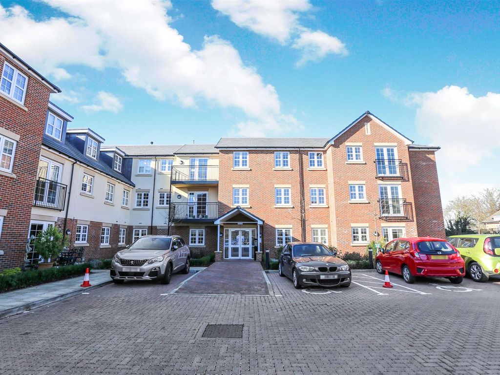 1 bed flat for sale in Parkland Place, Shortmead Street, Biggleswade