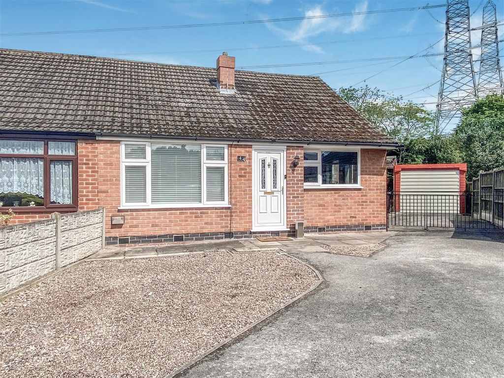 4 bed semidetached bungalow for sale in Fern Close, Willington, Derby