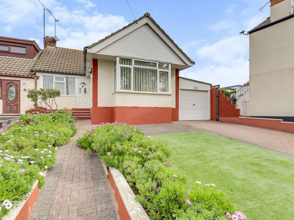 2 bed semidetached bungalow for sale in Rayleigh Road, LeighOnSea