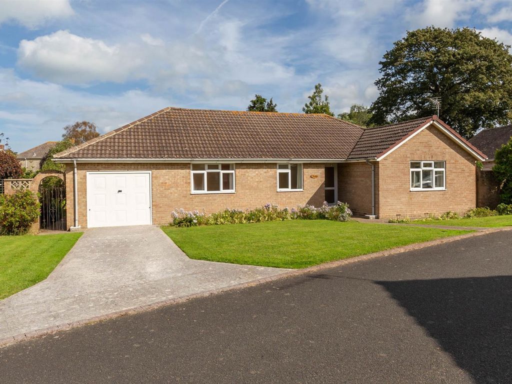 3 bed detached bungalow for sale in Nightingale Close, Bembridge PO35