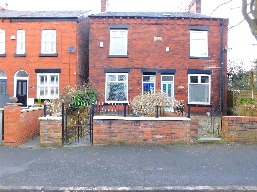 3 bed town house for sale in Belgrave Road, New Moston, Manchester M40