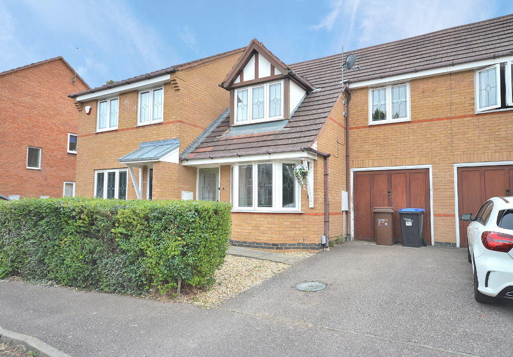 3 bed terraced house to rent in Riverstone Way, Hunsbury Meadows