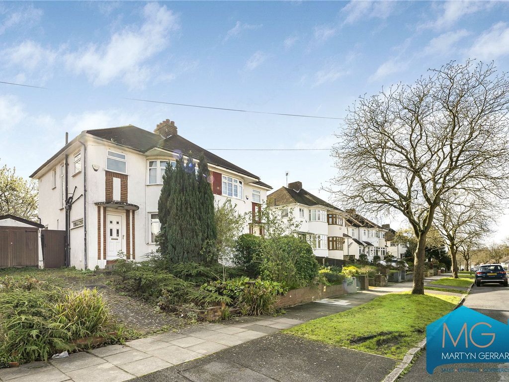 3 bed semidetached house for sale in Ashfield Road, London N14, £