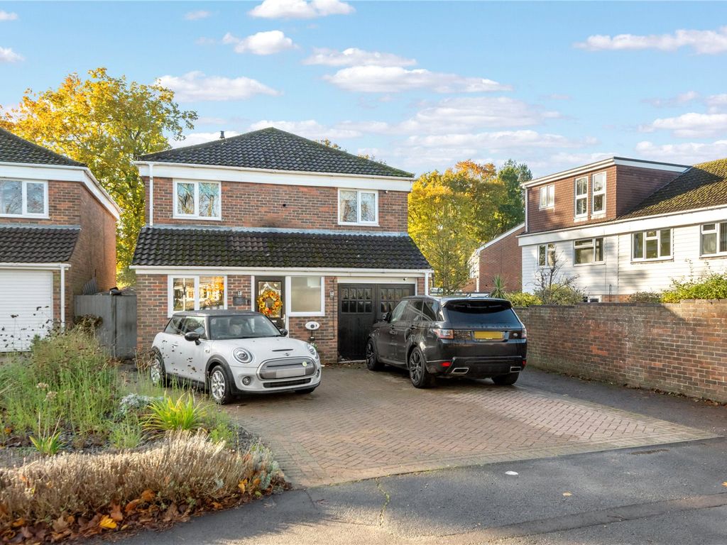 4 bed detached house for sale in Staplehurst, Bracknell, Berkshire RG12