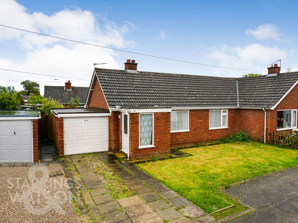 2 bed semidetached bungalow for sale in Clarkson Road, Lingwood