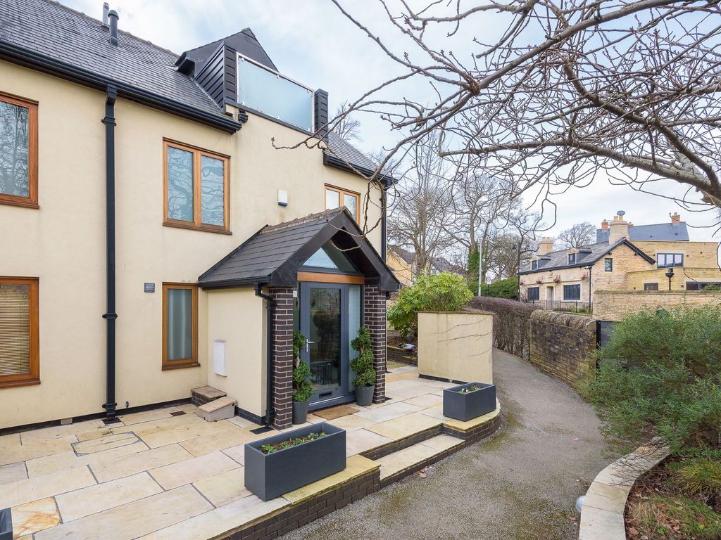 4 bed town house for sale in Taptonville Head, Sheffield S10, £415,000