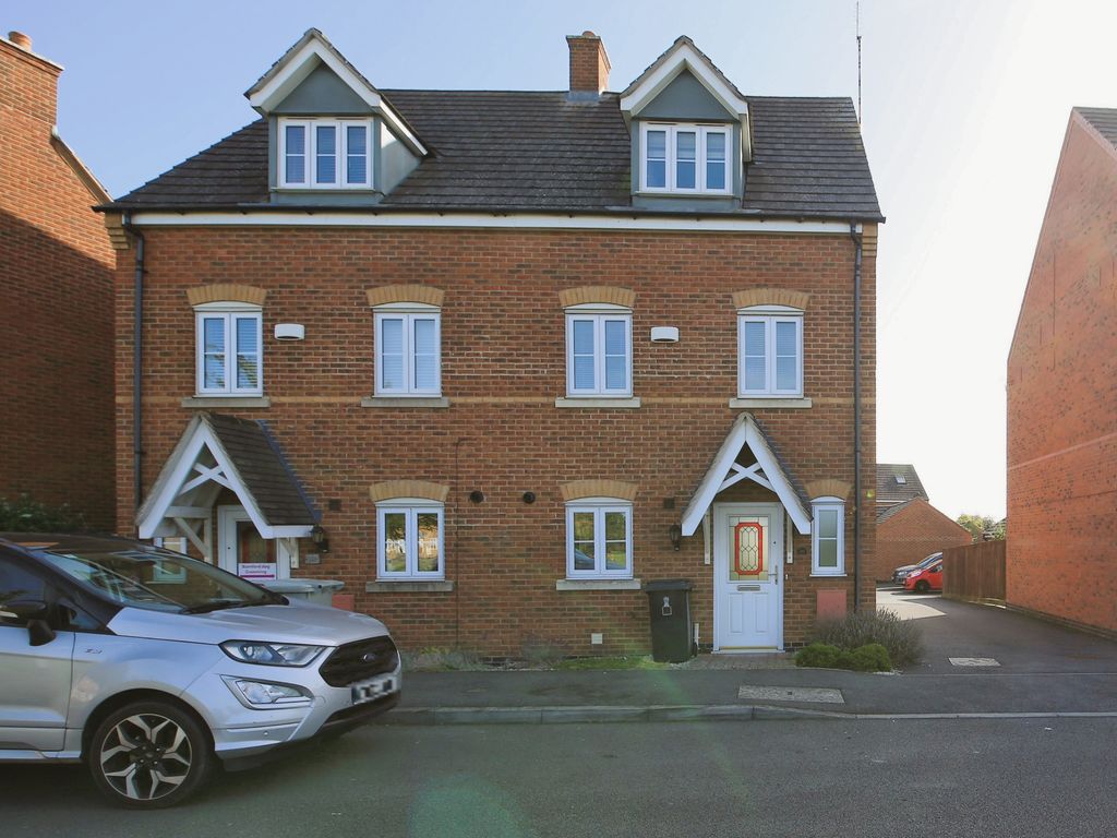 4 bed semidetached house for sale in Belvoir Close, Stamford PE9, £