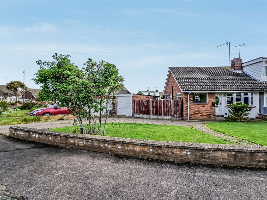 2 bed semidetached bungalow for sale in Chesterfield Crescent