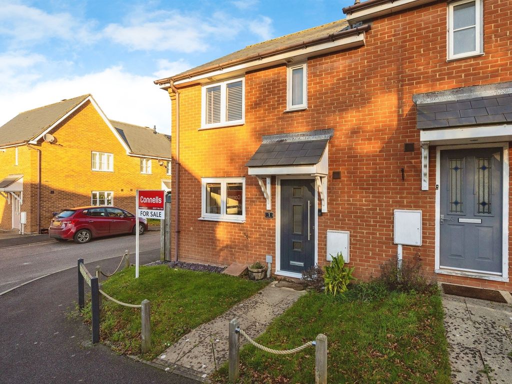 3 bed semidetached house for sale in Almond Court, Chartham
